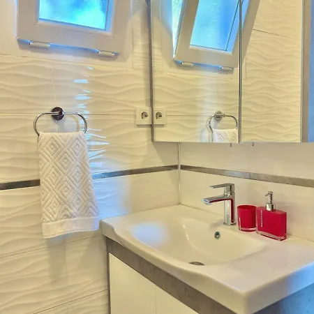 Villa Big With Pool In *