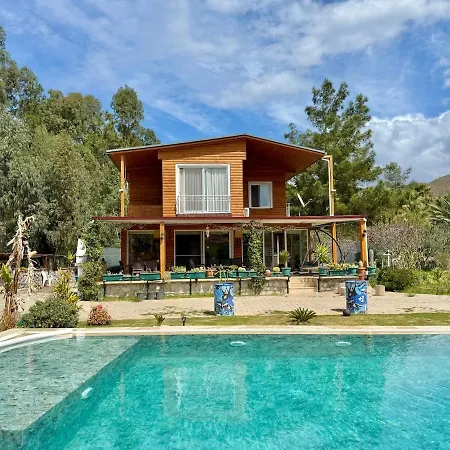 Villa Big With Pool In *