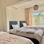 Lueks Kaktues Oezel Havuz, Sauna & Jakuzi & Kano Villa