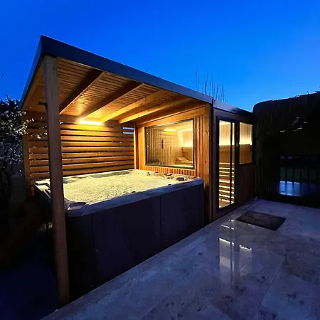Lueks Kaktues Oezel Havuz, Sauna & Jakuzi & Kano